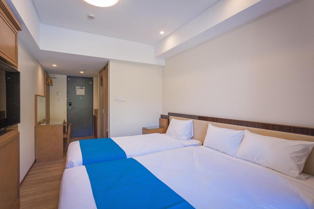 Kariyushi Lch. Resort Nago Exterior photo